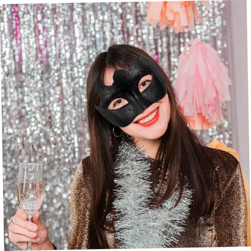 Hemobllo Halbgesichts Masquerade Maske Schwarz für Damen und Herren Venezianische Steampunk Halbmaske mit Kunstvollem Design für Halloween Karneval Ball Kostüm Party und Maskenball Hemobllo Halbgesichts Masquerade Maske Schwarz für Damen und Herren Venezianische Steampunk Halbmaske mit Kunstvollem Design für Halloween Karneval Ball Kostüm Party und Maskenball von Hemobllo