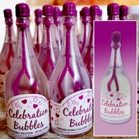 Seifenblasen "Kleine Sektflasche", 1 Stk, 9cm, 32ml, lila Seifenblasen "Kleine Sektflasche", 1 Stk, 9cm, 32ml, lila von Henbrandt Ltd