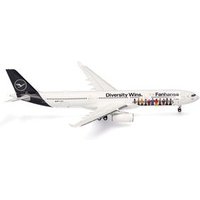HERPA 572774 1:200 Lufthansa Airbus A330-300 "Fanhansa – Diversity Wins" – D-AIKQ HERPA 572774 1:200 Lufthansa Airbus A330-300 "Fanhansa – Diversity Wins" – D-AIKQ von Herpa