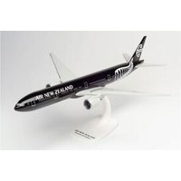 HERPA 612777 1:200 Air New Zealand Boeing 777-300ER – ZK-OKQ "All Blacks" HERPA 612777 1:200 Air New Zealand Boeing 777-300ER – ZK-OKQ "All Blacks" von Herpa