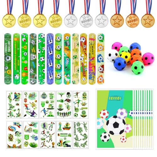 Hmfmdy Fußball Party Mitgebsel Kinder, 52pcs Mitgebsel Fussball Kindergeburtstag mit Geschenk Taschen, Schnapparmband, Tattoo, Medaillen, Spinning-Fußball, Fußball Partygeschenk-Packs von Hmfmdy
