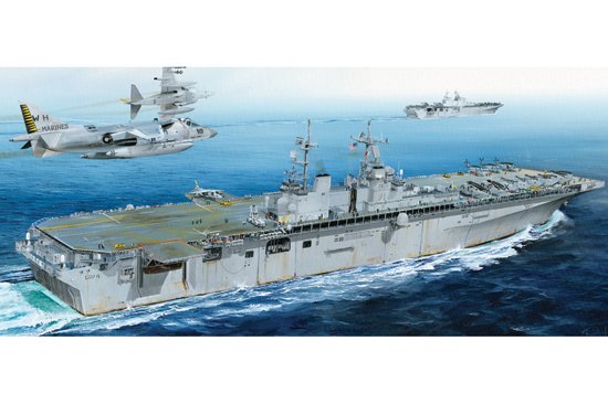 USS Boxer LHD-4 USS Boxer LHD-4 von HobbyBoss