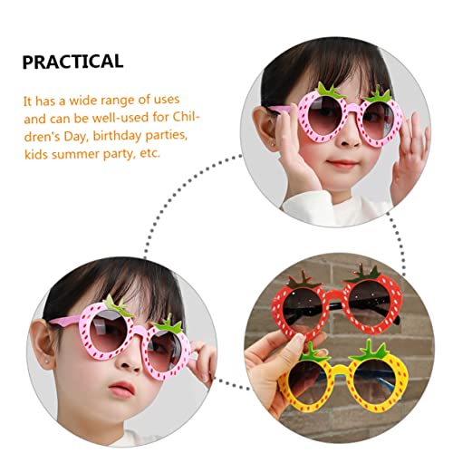 Hohopeti 4 Stück Sonnenbrillen Erdbeerform Bunte Partybrille Lustige Brille für Jungen Mädchen Karneval Kostüm Zubehör Hohopeti 4 Stück Sonnenbrillen Erdbeerform Bunte Partybrille Lustige Brille für Jungen Mädchen Karneval Kostüm Zubehör von Hohopeti