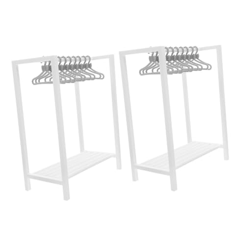 Hohopeti Doll Clothes Hanger Rack Weiß mit Kleiderbügeln Miniatur Garderobe für Puppenhaus Zubehör Kompaktes Regal zur Organisierten Aufbewahrung und Dekoration von Puppenkleidung Hohopeti Doll Clothes Hanger Rack Weiß mit Kleiderbügeln Miniatur Garderobe für Puppenhaus Zubehör Kompaktes Regal zur Organisierten Aufbewahrung und Dekoration von Puppenkleidung von Hohopeti