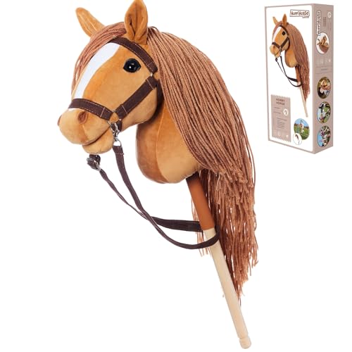 HOPPIHORSE Steckenpferd mit Trense - A3 - Hobby Horse mit Zügeln, Schultergurt, Schweif - hochwertiges Plüsch mit Langer Mähne - Silikongriff für besseren Halt - mit Geschenkverpackung HOPPIHORSE Steckenpferd mit Trense - A3 - Hobby Horse mit Zügeln, Schultergurt, Schweif - hochwertiges Plüsch mit Langer Mähne - Silikongriff für besseren Halt - mit Geschenkverpackung von Hoppimals