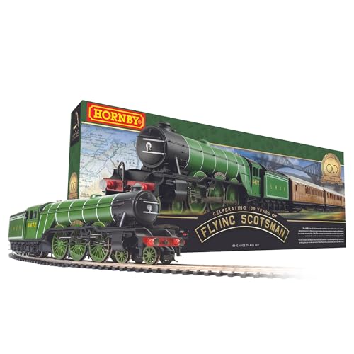 Hornby R1255M Flying Scotsman Train Set - Analog Spurweite 0,000 € Modelleisenbahn inkl. Lokomotive, 3X Reisebusse, Ovalstarterbahn - Starter Elektrische Modelleisenbahn Sets - Maßstab 1:76 von Hornby
