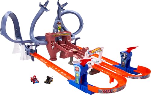 HOT WHEELS RaceVerse - Spider-Mans Netzschleuder-Rennstrecke, 1 x Spider-Gwen und 1 x Spiderman Die-Cast-Fahrzeug, Schnellstarter, für Kinder ab 4 Jahren, HPL34 von Hot Wheels