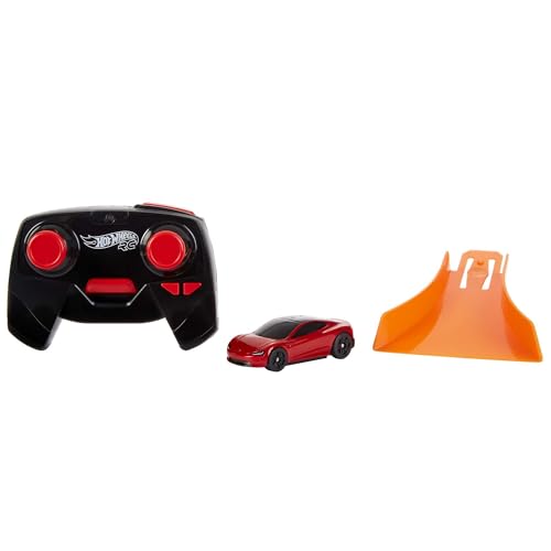 Hot Wheels R/C im Maßstab 1:64 Tesla Roadster, ferngesteuertes Auto, wiederaufladbar mit Fernbedienung, zum Fahren auf Tracks oder abseits der Piste, für Kinder ab 5 Jahren, HJP78 Hot Wheels R/C im Maßstab 1:64 Tesla Roadster, ferngesteuertes Auto, wiederaufladbar mit Fernbedienung, zum Fahren auf Tracks oder abseits der Piste, für Kinder ab 5 Jahren, HJP78 von Hot Wheels