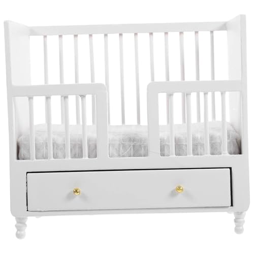 Puppenhausbett, Puppenhausbett aus Holz im Maßstab 1/12, Miniatur-Babybett, Puppenhaus-Minimöbel, Babybett, Modell, Puppenhaus, Kinderzimmerzubehör für Puppenhausdekor, Puppenhausmöbel Puppenhausbett, Puppenhausbett aus Holz im Maßstab 1/12, Miniatur-Babybett, Puppenhaus-Minimöbel, Babybett, Modell, Puppenhaus, Kinderzimmerzubehör für Puppenhausdekor, Puppenhausmöbel von HoveeLuty
