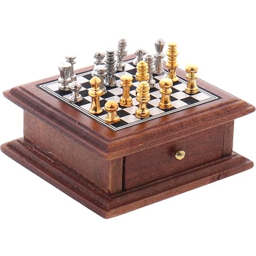 Huraoerrrr Mini -Schach -Set 1/12 Skala, simuliertes Holz- und Metall -Miniatur -Brettspiel für Dollhouse Decoration Accessoires von Huraoerrrr