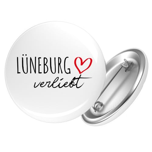 Huuraa Button Lüneburg verliebt Ansteckbutton Größe 25mm mit Namen deiner Lieblingsstadt in Niedersachsen Geschenk Idee für Freunde und Familie Huuraa Button Lüneburg verliebt Ansteckbutton Größe 25mm mit Namen deiner Lieblingsstadt in Niedersachsen Geschenk Idee für Freunde und Familie von Huuraa