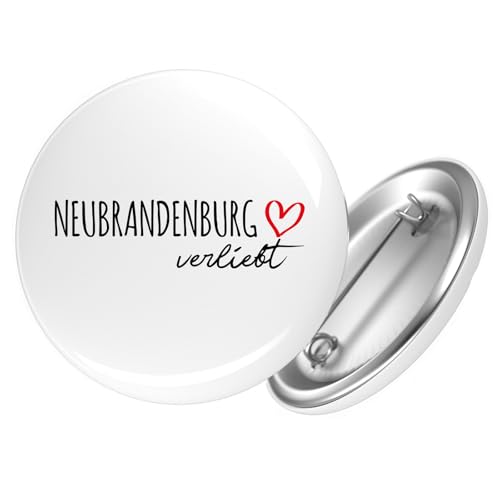 Huuraa Button Neubrandenburg verliebt Ansteckbutton Größe 25mm mit Namen deiner Lieblingsstadt in Mecklenburg-Vorpommern Geschenk Idee für Freunde und Familie Huuraa Button Neubrandenburg verliebt Ansteckbutton Größe 25mm mit Namen deiner Lieblingsstadt in Mecklenburg-Vorpommern Geschenk Idee für Freunde und Familie von Huuraa