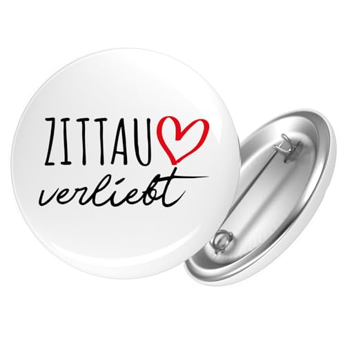 Huuraa Button Zittau verliebt Ansteckbutton Größe 25mm mit Namen deiner Lieblingsstadt in Sachsen Geschenk Idee für Freunde und Familie Huuraa Button Zittau verliebt Ansteckbutton Größe 25mm mit Namen deiner Lieblingsstadt in Sachsen Geschenk Idee für Freunde und Familie von Huuraa