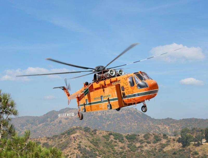 Sikorsky S-64E Skycrane with Universal Pod von ICM