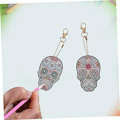 INOOMP Diy Skull Key Chains Teiliges mit Funkelnder Diamantmalerei Schlüsselanhänger für Frauen Handgefertigtes Schmuck Bastelset Einzigartige Schädel Designs Geschenkidee INOOMP Diy Skull Key Chains Teiliges mit Funkelnder Diamantmalerei Schlüsselanhänger für Frauen Handgefertigtes Schmuck Bastelset Einzigartige Schädel Designs Geschenkidee von INOOMP