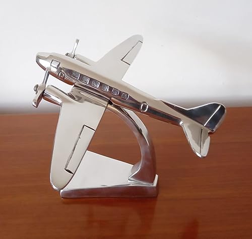 Inspirational Gifting Großes Douglas DC-3 Flugzeug Ornament auf Ständer, handpoliertes Aluminium, Flugzeugskulptur, Geschenk, Dakota, 23 cm Spannweite von Inspirational Gifting