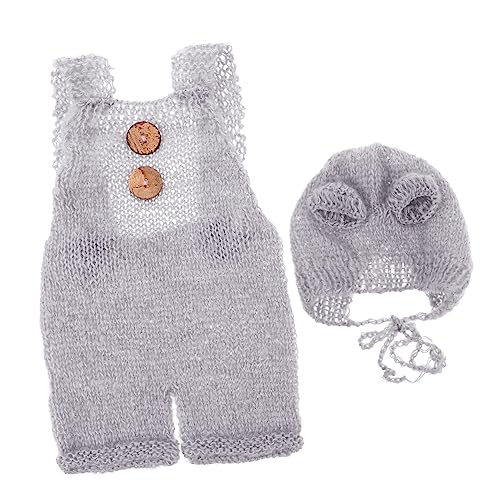 Ipetboom 1 Satz Overall tragen kleidung Bärenhut Atmungsaktiv schöne Hosenträgerhose handgewebte Strickmütze modische Strickmütze Kostümversorgung Lustige Foto -Requisiten Garn Grau Ipetboom 1 Satz Overall tragen kleidung Bärenhut Atmungsaktiv schöne Hosenträgerhose handgewebte Strickmütze modische Strickmütze Kostümversorgung Lustige Foto -Requisiten Garn Grau von Ipetboom