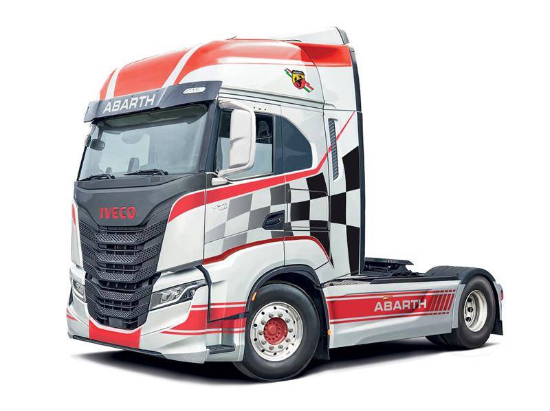 Iveco S-Way Abarth (Show Truck) von Italeri