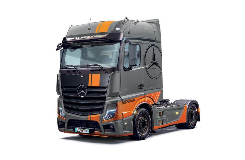Mercedes-Benz A. MP4 Big Space von Italeri
