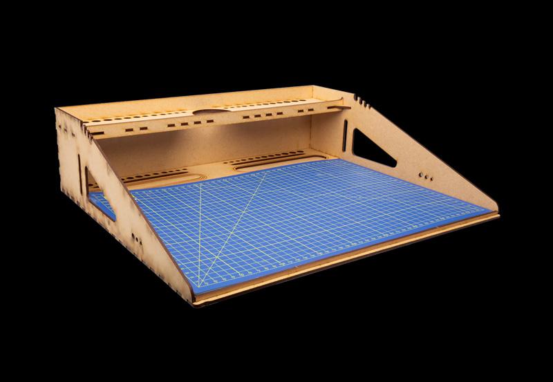 Modell-Workstation MDF DIN A3 Modell-Workstation MDF DIN A3 von Italeri