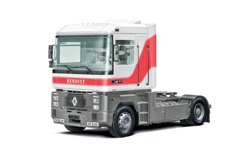 Renault AE500 Magnum von Italeri