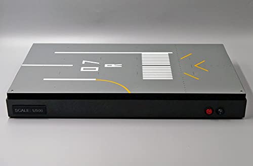 JC Wings 1/200 LH5001 07# Runway Display Case mit LED-Runwaybeleuchtung, 22 x 42 x 14 cm, für Modellbau-Enthusiasten und Aviation-Fans, Unisex, ab 8 Jahren JC Wings 1/200 LH5001 07# Runway Display Case mit LED-Runwaybeleuchtung, 22 x 42 x 14 cm, für Modellbau-Enthusiasten und Aviation-Fans, Unisex, ab 8 Jahren von JC Wings