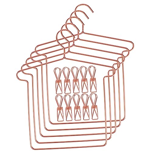 JUMPLAWN 5 Sets Mini Puppenbügel Kinderblech Kleine Mini Puppenkleiderbügel Kinderzimmer Miniatur Kleines Gestell Puppenhaus Rockclip Babypuppenkleidung Mädchen von JUMPLAWN