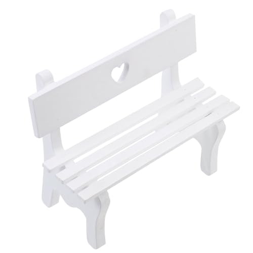 JUMPLAWN Miniatur Holzstuhl für Puppenhaus Dekoration Weißes Herzmotiv Langlebiges Material Kindgerecht Glatte Oberfläche Zubehör für Kreative Spielwelten JUMPLAWN Miniatur Holzstuhl für Puppenhaus Dekoration Weißes Herzmotiv Langlebiges Material Kindgerecht Glatte Oberfläche Zubehör für Kreative Spielwelten von JUMPLAWN