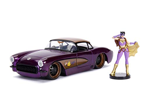 Jada Toys DC Comics Bombshells Batgirl, 1957 Chevy Corvette, Auto, Spielzeugauto aus Die-cast, Türen, Kofferraum & Motorhaube zum Öffnen, inkl. Bat Girl Figur, Maßstab 1:24, lila/Gold von Jada