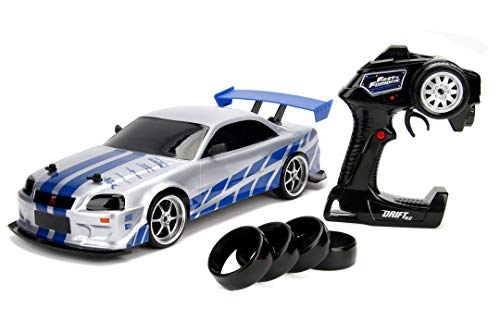 Jada Toys Fast & Furious RC Nissan Skyline GTR, R34, Driftfunktion, RC Auto, Ferngesteuertes Auto mit Funkfernsteuerung, Allradantrieb, 4 Ersatzreifen, USB Ladefunktion, Maßstab 1:10, blau/Silber von Jada Toys