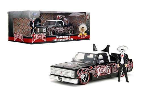 Jada Toys Hollywood Rides 1:24 Druckguss 1985 Chevy C10 mit Tapatio Man Figur – öffnende Türen, detaillierter Innenraum, Gummireifen – Thema Tag der Toten – Sammlerstück ab 8 Jahren von Jada