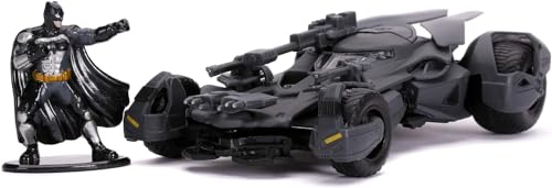 Jada Toys Justice League Batmobil, hochdetailiertes 1:32 Modellauto inkl. Batman-Figur, Türen können geöffnet werden, mit Freilauf, grau von Jada Toys