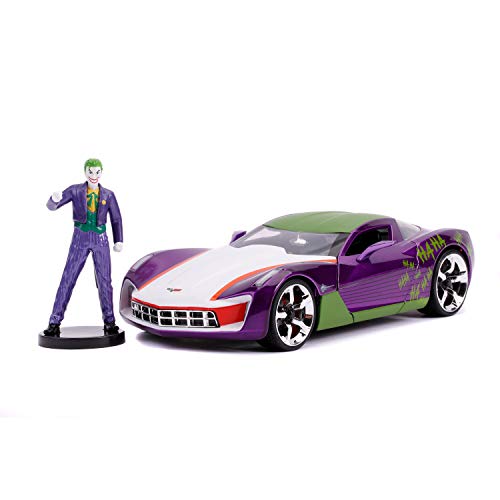 Jada Toys Chevy Corvette Stingray, 2009, Joker Figur, Batman, Maßstab 1:24, Freilauf, Türen & Kofferraum & Motorhaube zum Öffnen, Die-cast, inkl. Die-cast Joker Figur von Jada Toys