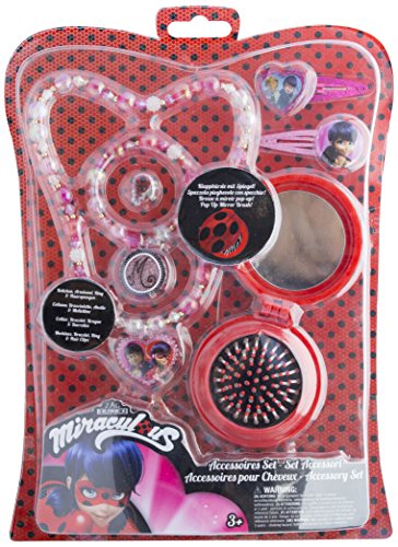 Joy Toy 65988 Miraculous Schmuckset mit 2 Glitzer-Haarspangen, Perlenkette, Perlenarmand, Ring und Pop Up Bürste mit Spiegel auf Blisterkarte 20 x 2 x 28,5 cm, bunt Joy Toy 65988 Miraculous Schmuckset mit 2 Glitzer-Haarspangen, Perlenkette, Perlenarmand, Ring und Pop Up Bürste mit Spiegel auf Blisterkarte 20 x 2 x 28,5 cm, bunt von Joytoy