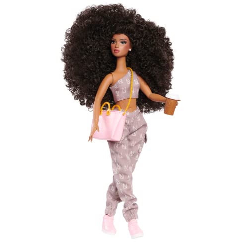 Naturalistas Fashion Pack Coffee Casual 7-teiliges Outfit und Zubehör-Set für 29,8 cm große Naturalistas-Puppen, entworfen und entwickelt von Purpose Toys von Just Play