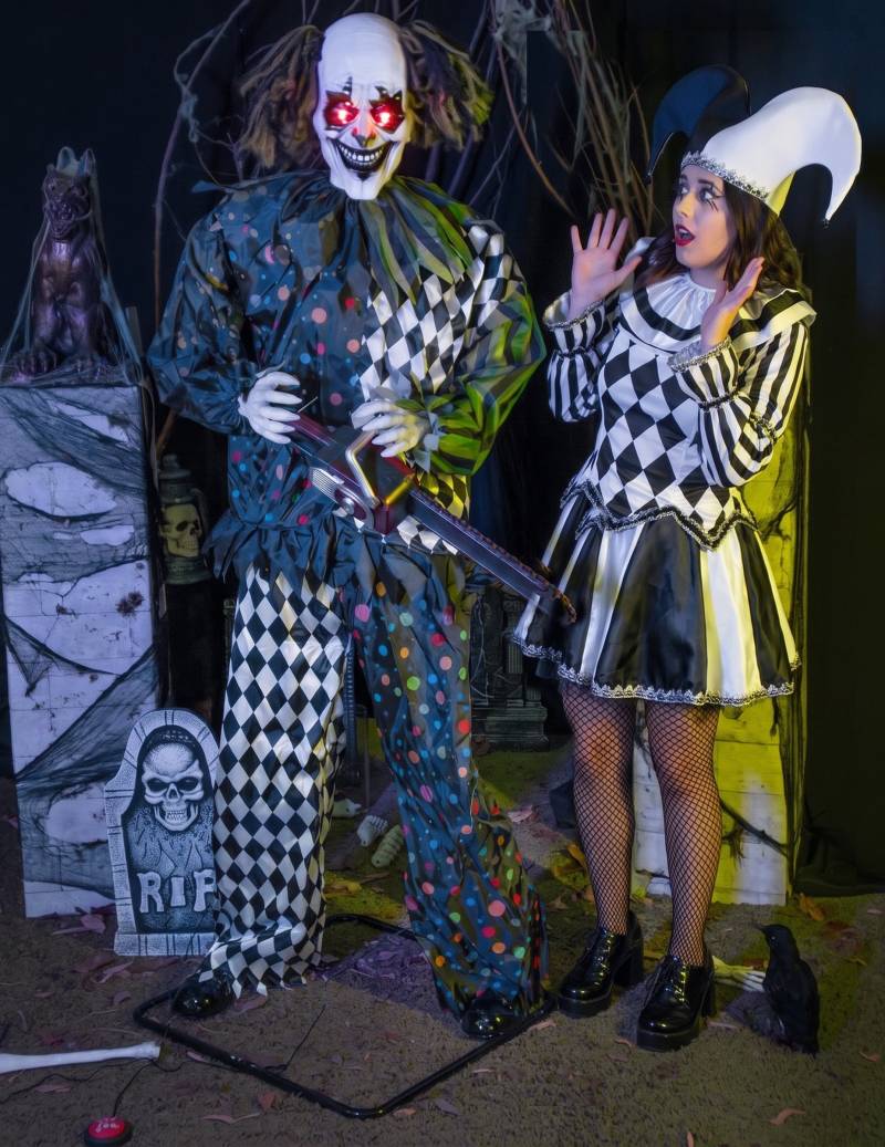 Stehende animierte Horror-Clown Dekoration 180 cm Stehende animierte Horror-Clown Dekoration 180 cm von KARNEVAL-MEGASTORE