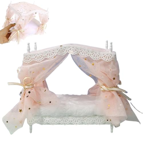 KDAMGOQE Puppenbett, Puppenhausbett für Prinzessin 1:12 Skala Simulierte Puppe mit Vorhang & Krawatte DIY -freundliche dekorative Puppenhausmöbel für Enthusiasten, Style 2 von KDAMGOQE