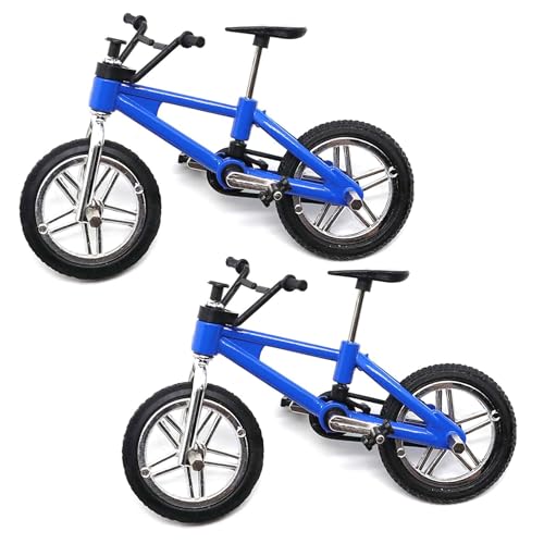 KEEDA 2 Stück Mini Bike Fahrräder Dekoration Zubehör Modell Spielzeug für 1/10 RC Crawler Auto SCX10 TRX4 CC01 D90 D110 (Blau) von KEEDA