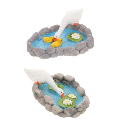 KICHOUSE 2 Stück Miniatur Teich Deko Teilig mit Realistischem Gänse und Lotusblumen Motiv Wetterfeste Harz Figuren für Garten Balkon und Innenbereich Kreative Miniatur Dekoration von KICHOUSE