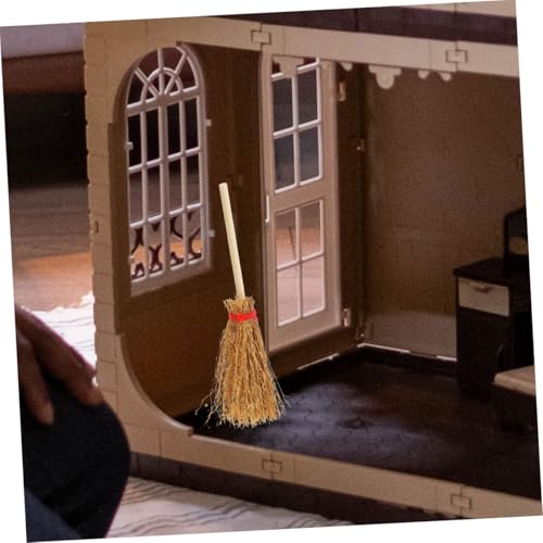 KICHOUSE 24 Stück Teiliges Miniatur Handbesen Rote Mini Besen für Puppenhaus Zubehör DIY Mikro Landschaftsdekoration Feinmotorische Kreative Bastelprojekte Puppenhaus Deko von KICHOUSE