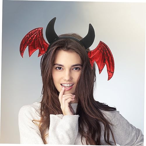 KICHOUSE Halloween Cosplay Stirnband mit Roten Fledermausflügeln und Hörnern Leichtes Universelles Party Haaraccessoire für Halloween Fotos Bühnenauftritte und Kostümfestivals KICHOUSE Halloween Cosplay Stirnband mit Roten Fledermausflügeln und Hörnern Leichtes Universelles Party Haaraccessoire für Halloween Fotos Bühnenauftritte und Kostümfestivals von KICHOUSE