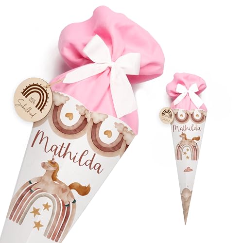 Kidsmood - Personalisierte Schultüte Mädchen & Jungen mit niedlichem Motiv, Holzschild & Stoff | Zuckertüte Rohling, Schultüte Bastelset zur Einschulung 2025 Kinder Geschenke mit Namen - Bär von Kidsmood