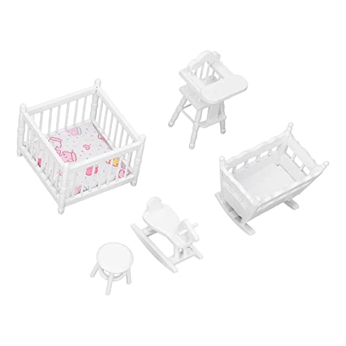 KIMISS Dollhouse Kindergartenmöbel Set - 1:12 Skala Krippe, Stuhl, Hochstuhl, Hobbyhorse und Rundhocker - Miniaturbabymöbel für Kreatives Spiel KIMISS Dollhouse Kindergartenmöbel Set - 1:12 Skala Krippe, Stuhl, Hochstuhl, Hobbyhorse und Rundhocker - Miniaturbabymöbel für Kreatives Spiel von KIMISS