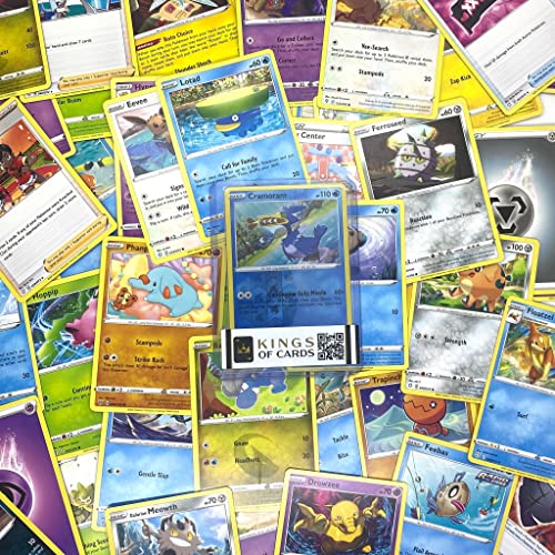 Pokemon Kartenpaket mit 50 Karten und Einer Holokarte + KingsofCards Toploader Boosterfrisch Geschenkset Starterset Englisch Pokemon Kartenpaket mit 50 Karten und Einer Holokarte + KingsofCards Toploader Boosterfrisch Geschenkset Starterset Englisch von KINGS OF CARDS
