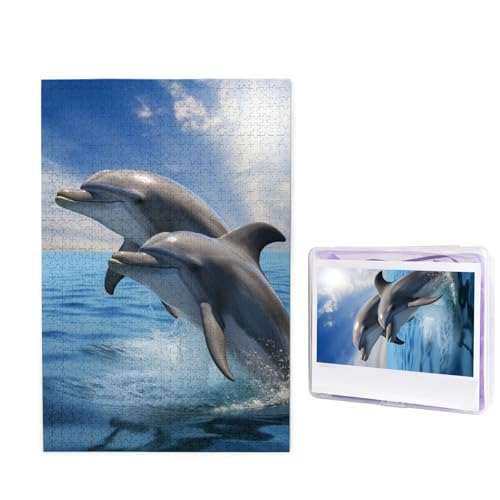 1000-teiliges Puzzle für Erwachsene, herausforderndes Holzpuzzle mit zwei Delfinen, Fotopuzzle, individuelles Bilderpuzzle für Erwachsene und Kinder, Familienspielabende, 50 x 49,5 cm Puzzle 1000-teiliges Puzzle für Erwachsene, herausforderndes Holzpuzzle mit zwei Delfinen, Fotopuzzle, individuelles Bilderpuzzle für Erwachsene und Kinder, Familienspielabende, 50 x 49,5 cm Puzzle von KLOPH