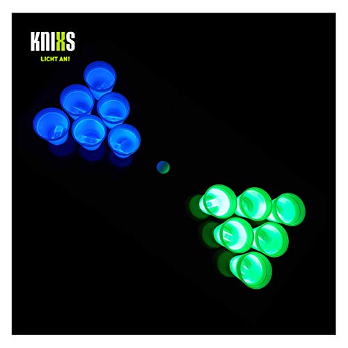 KNIXS 14-teiliges Beer Pong Set mit Zwei Ping Pong Bällen und zwölf Knicklicht-Bechern in Grün und Blau Leuchtend - tolles Party-Gadget für Geburtstage, Junggesellenabschiede und Silvester von KNIXS