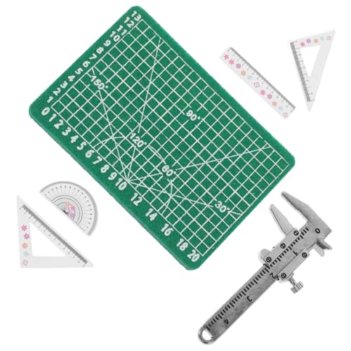 KOMBIUDA 1 Set Puppenhauszubehör Mini Zusammen Mit Lineal Für Puppenhaussimulation Kleines Lineal Mini Rucksackzubehör Mini Lineal Und Matte Mini Hauszubehör Mini Matte Aus von KOMBIUDA