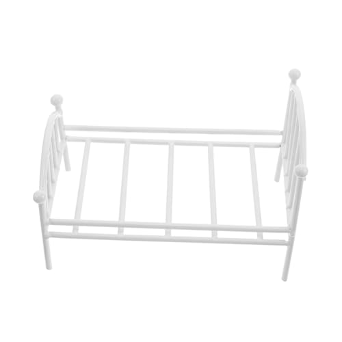 KOMBIUDA Kleiner Bettblumentopfstand Mini-Schlafzimmer-Accessoires Miniaturbett Für Puppenhaus Miniatur-möbelbett Puppenhaus Wohnzimmer Möbel Puppenhausbettwäsche Mini-hausbett Eisen Weiß KOMBIUDA Kleiner Bettblumentopfstand Mini-Schlafzimmer-Accessoires Miniaturbett Für Puppenhaus Miniatur-möbelbett Puppenhaus Wohnzimmer Möbel Puppenhausbettwäsche Mini-hausbett Eisen Weiß von KOMBIUDA