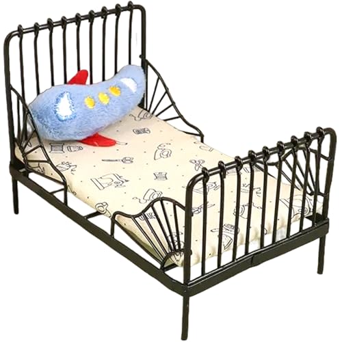 Kalastussaari 1:12 Puppenhausbett skalieren, realistische Metallpuppenbetten mit Matratze und süßes Kissen, dekorative Puppenhausmöbel für DIY -Einstellungen/Stil 1 Kalastussaari 1:12 Puppenhausbett skalieren, realistische Metallpuppenbetten mit Matratze und süßes Kissen, dekorative Puppenhausmöbel für DIY -Einstellungen/Stil 1 von Kalastussaari