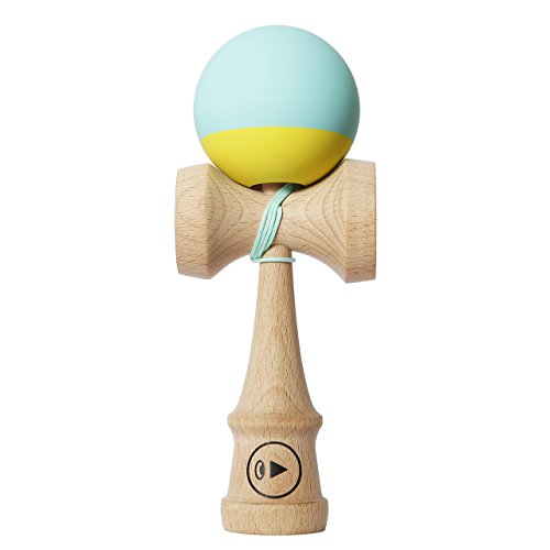 Kendama Europe - PLAY GRIP II K Geschicklichkeitsspiel - Jamaican Star Kendama Europe - PLAY GRIP II K Geschicklichkeitsspiel - Jamaican Star von Kendama Europe